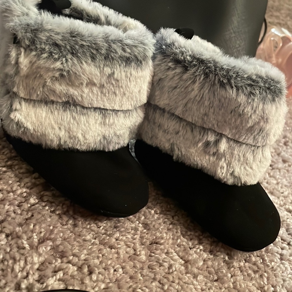 Baby 6-9 Months girl faux fur boots